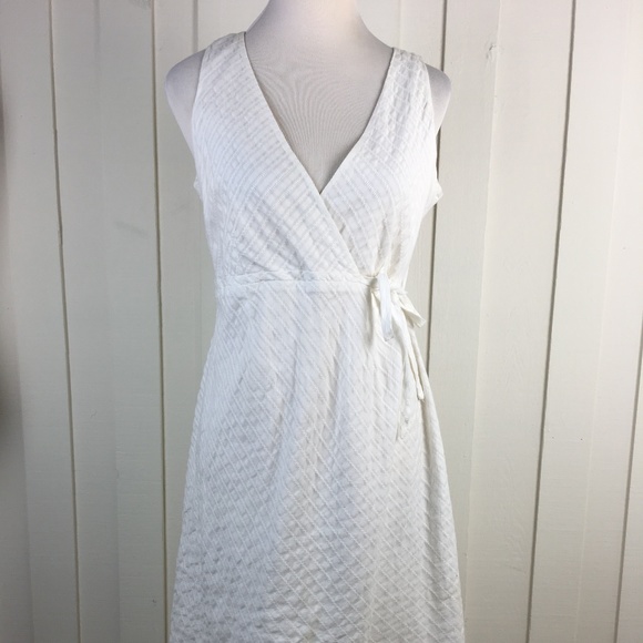 white v neck maternity dress